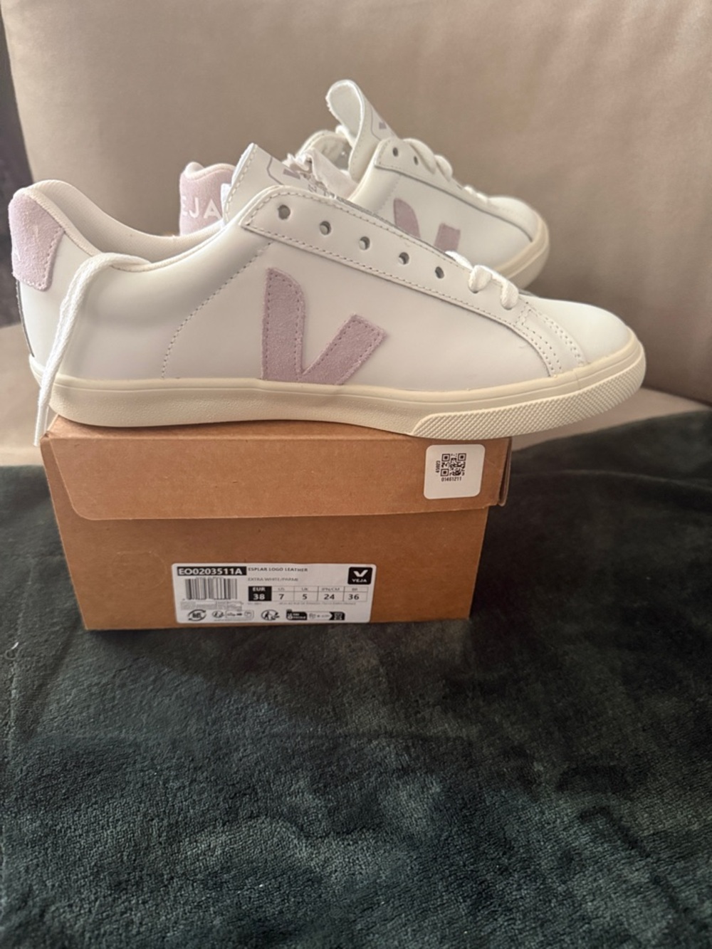 Veja Campo Leather Sneaker - White with Cream V Brand New with Box